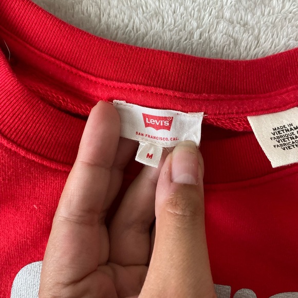 2/25 Levi’s Crewneck Sweatshirt - Picture 2 of 9